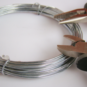 alambre y herramientas