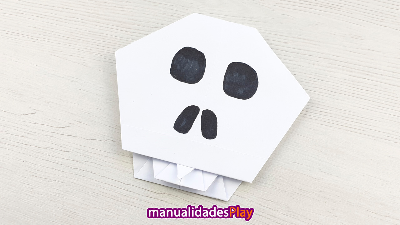 Calavera de papel para Halloween realizada plegano papel