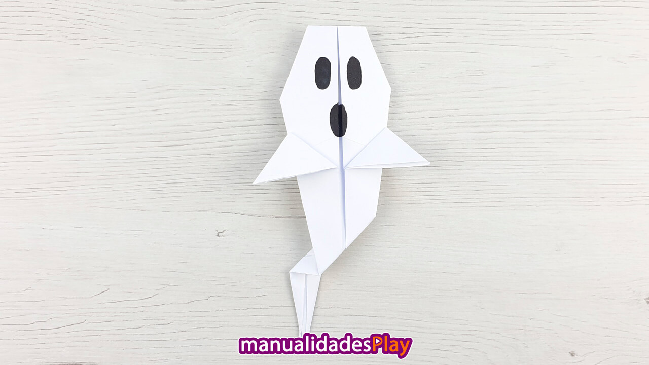 Fantasma de papel para Halloween realizado por Manualidades Play