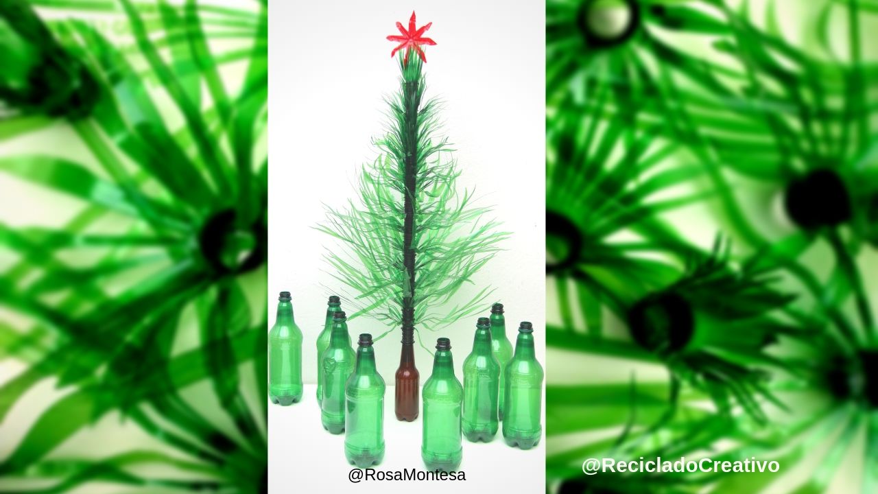 Árbol de Navidad con botellas de plástico