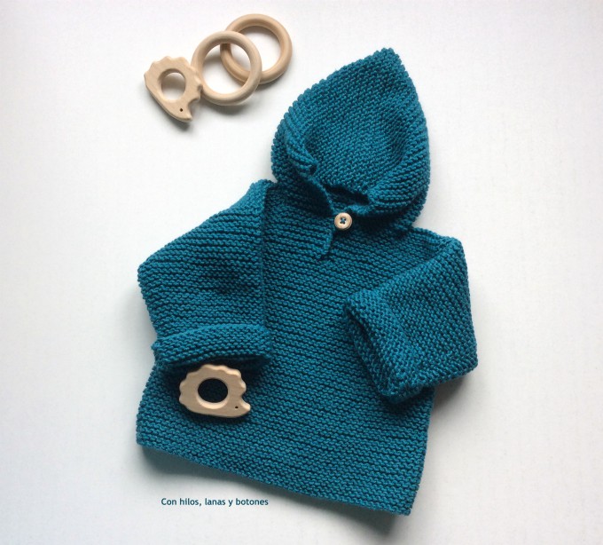 Con hilos, lanas y botones: Jersey con capucha para bebé (patrón gratis)