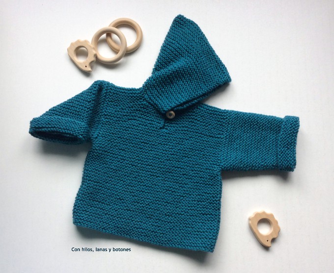 Con hilos, lanas y botones: Jersey con capucha para bebé (patrón gratis)
