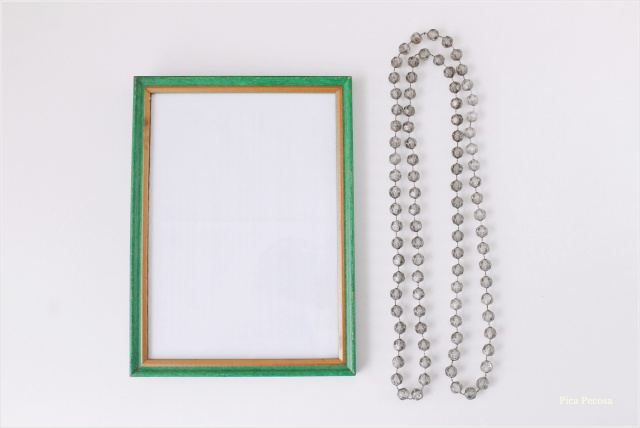 portafotos-diy-renovado-collar-perlas-betun-judea-materiales