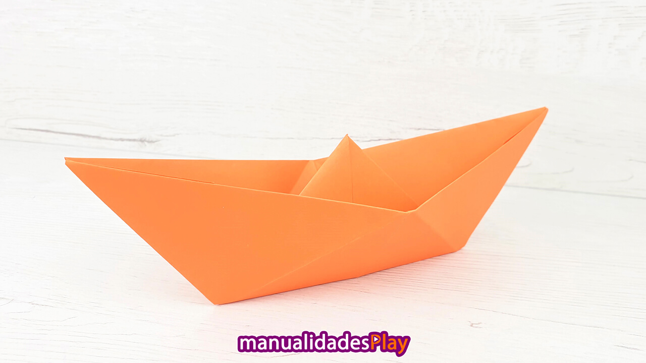 Barco de papel fácil de hacer que flota en el agua