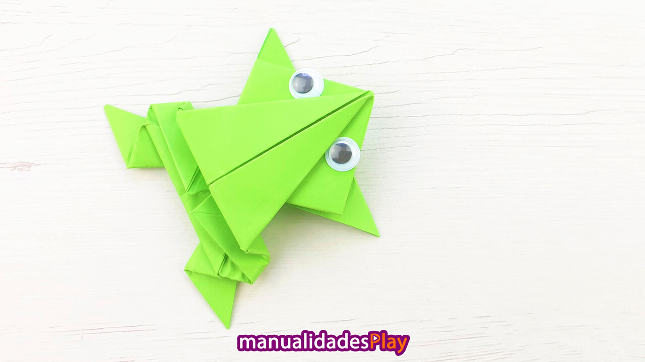 Rana saltarina realizada con origami y una sola hoja de papel