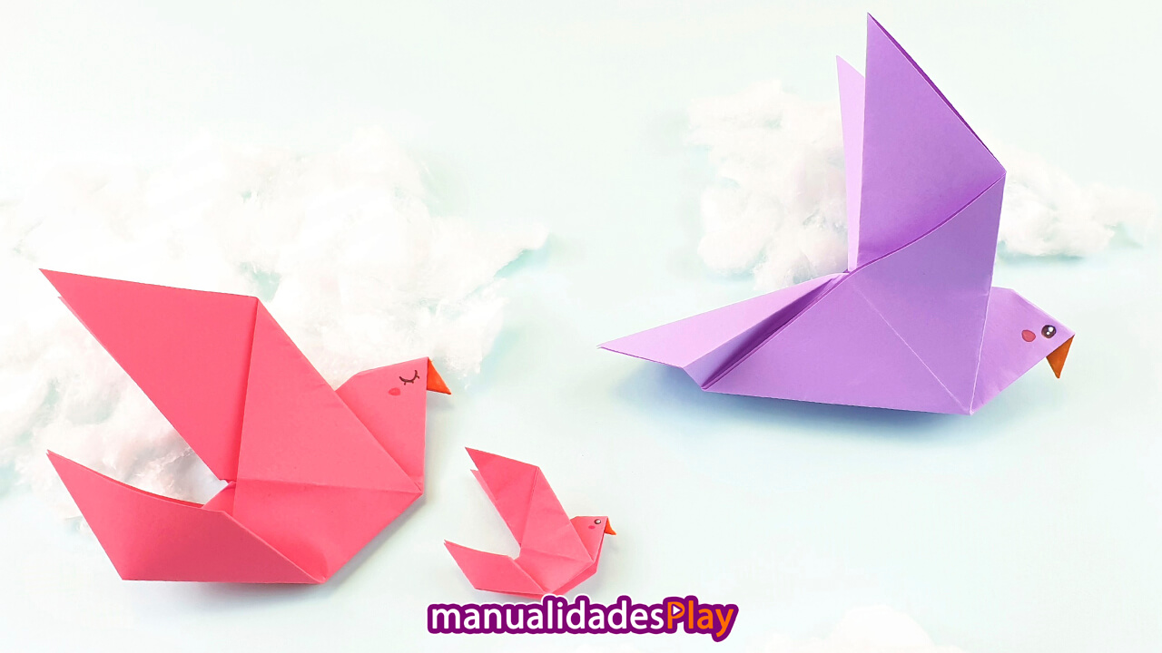 Paloma de papel papa, paloma de papel mama y pequeña paloma de papel bebe volando