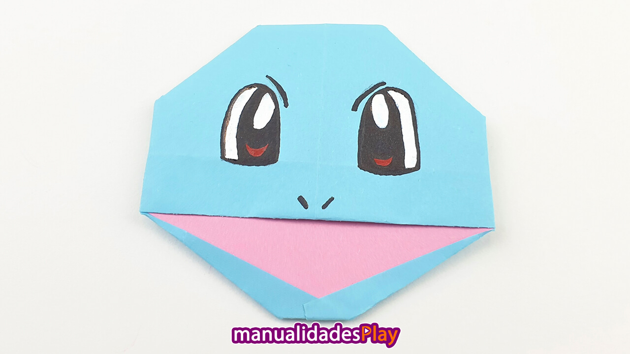 Cara de squirtle de origami realizada con hoja de papel turquesa