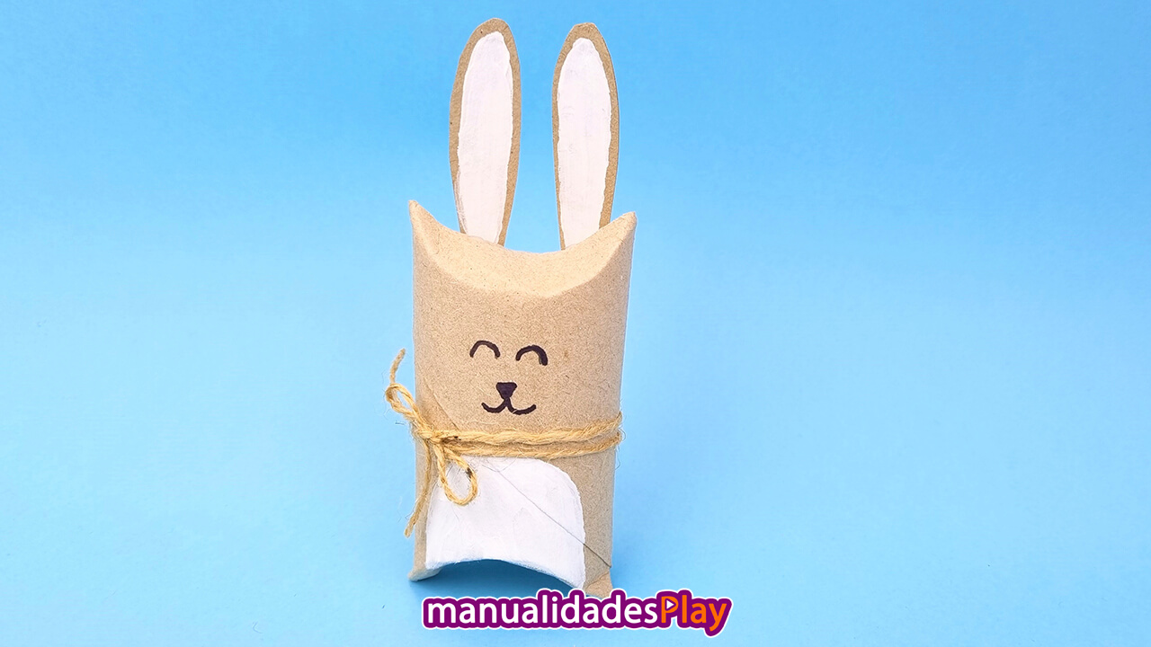 caja en forma de conejo para pascua con rollo de papel