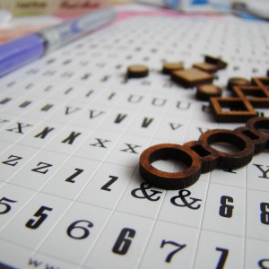 Alfabeto y adornos de madera de Playscrap