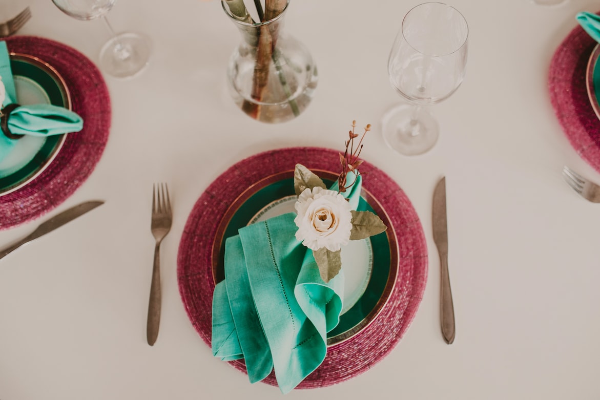 Cómo decorar la mesa del comedor en Navidad
