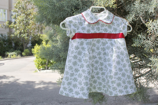 DIY Ropa de bebé: Vestido de flores y mangas de globo. patrón gratis