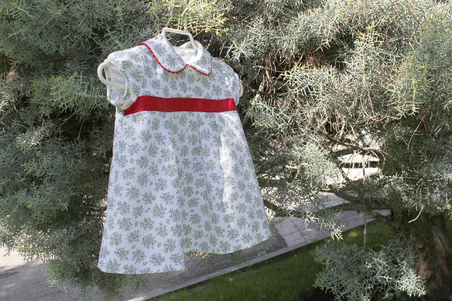 DIY Ropa de bebé: Vestido de flores y mangas de globo. patrón gratis