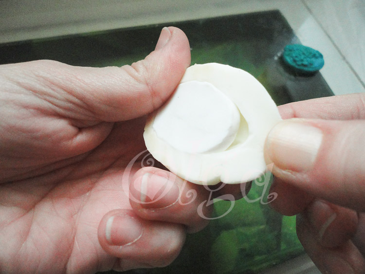 como hacer un camafeo de fimo de un molde-silicone mould cameo poly clay