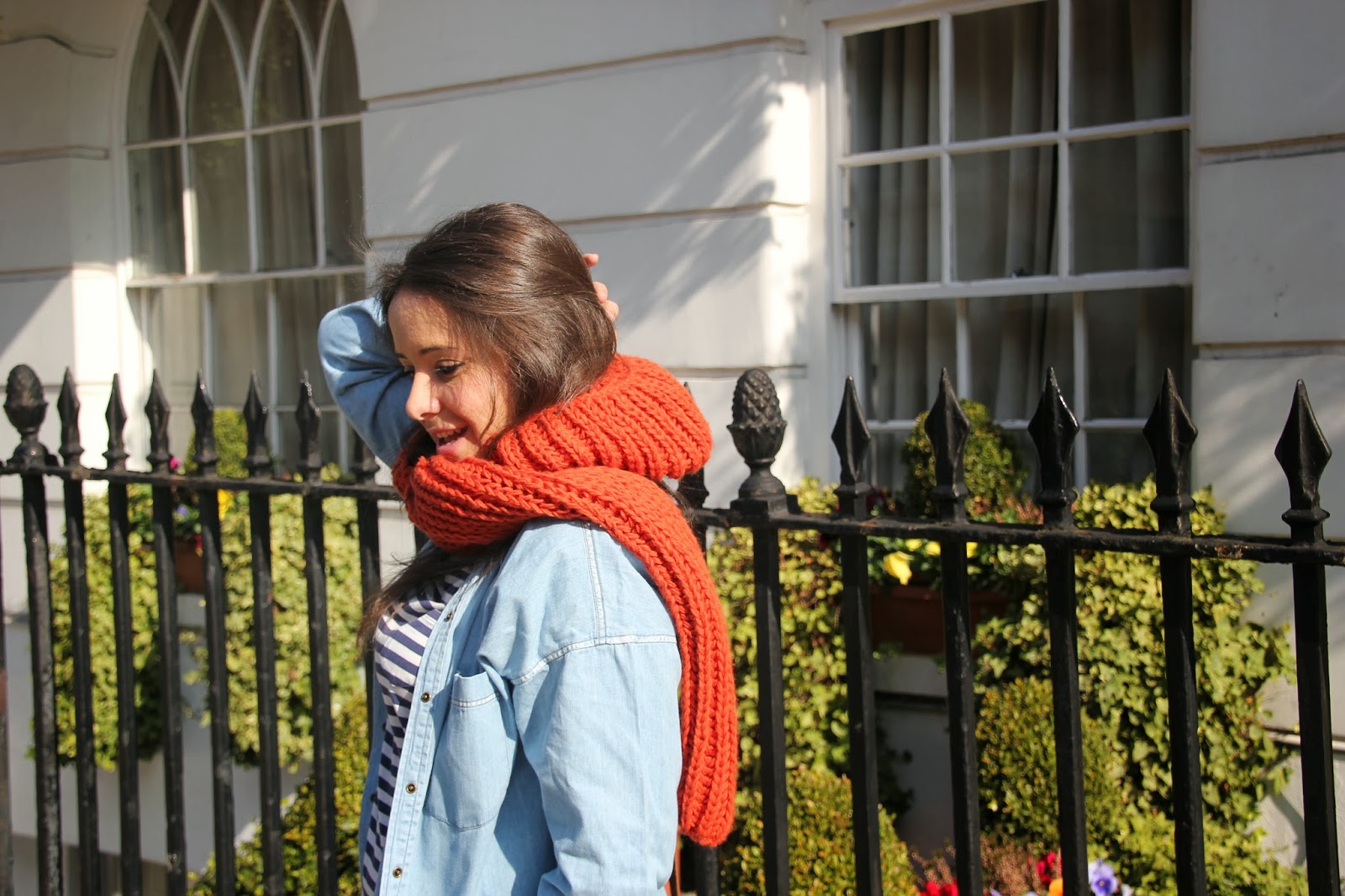 DIY Cómo hacer una bufanda con capucha. Blog de costura y diy.