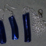 Cuentas para collares de plástico reciclado de color azul. Rosa Montesa. Reciclado Creativo https://www.youtube.com/watch?v=kyEi0X1mbvY&list=TLUE949oSShwiCZRZbDHp9zjsK4Rs1e9Su