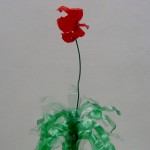 Cómo hacer flores rojas tipo orquídeas reciclando una botella de plástico - How to make red flowers like orchids recycling a plastic bottle https://youtu.be/o9ZJGZDIp3g