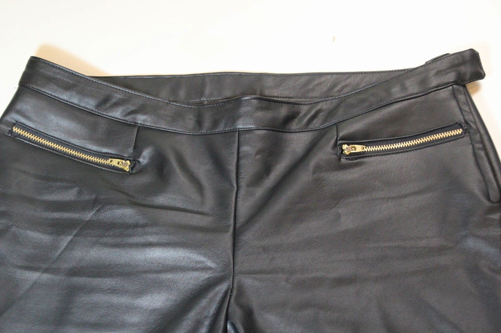 DIY Costura: Cómo hacer pantalones de cuero (patrones o moldes gratis). blog de costura y blog diy.