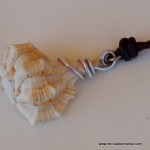 Caracolas de mar convertidas en colgantes para collares - Seashell as a pendant necklace