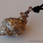 Caracolas de mar convertidas en colgantes para collares - Seashell as a pendant necklace