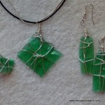 Bisutería de plástico verde realizada con una plancha de ropa - green plastic jewelry