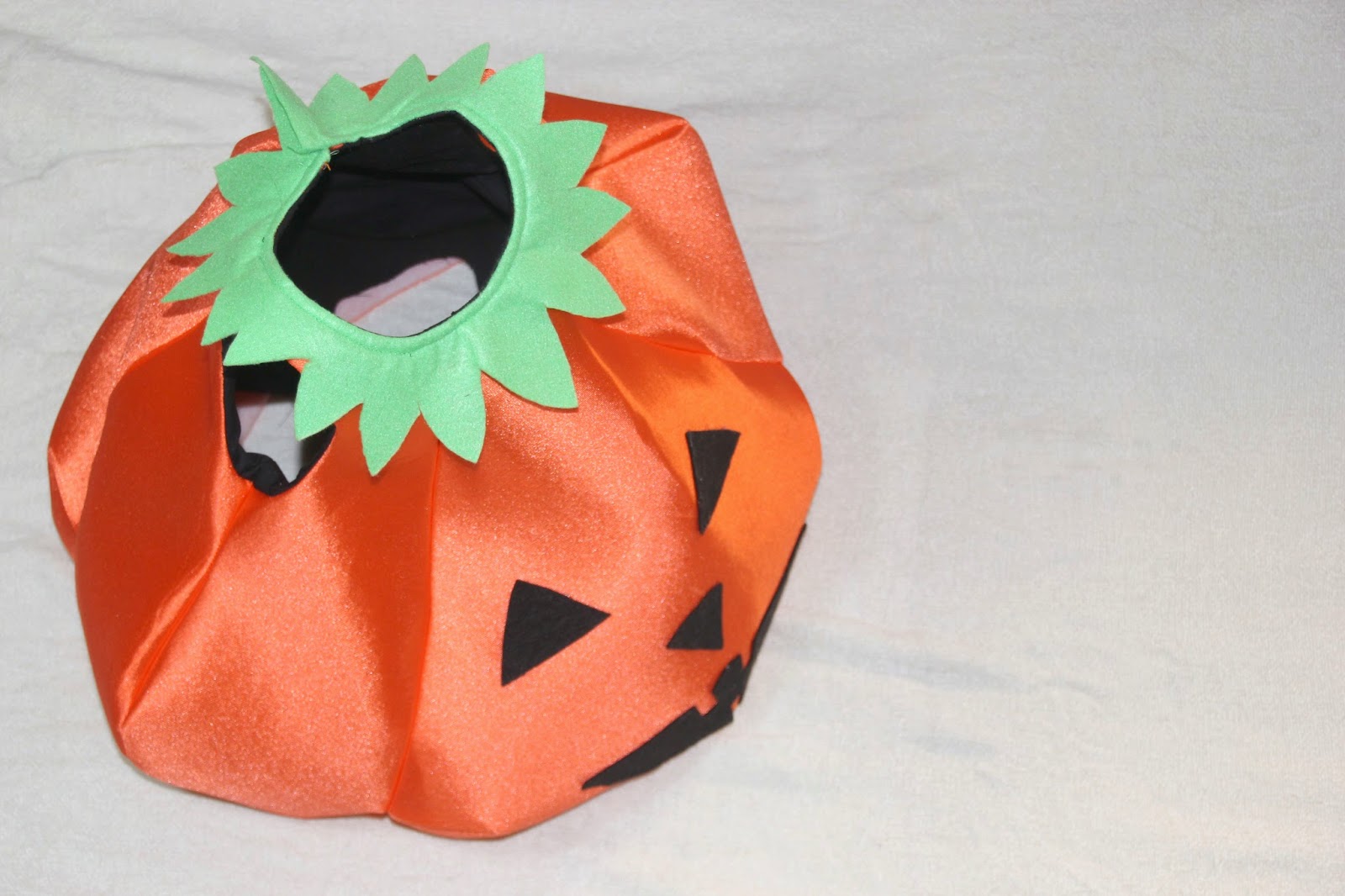 DIY Cómo hacer un DISFRAZ Halloween de CALABAZA para niños (patrón gratis). Blog diy y blog de costura.