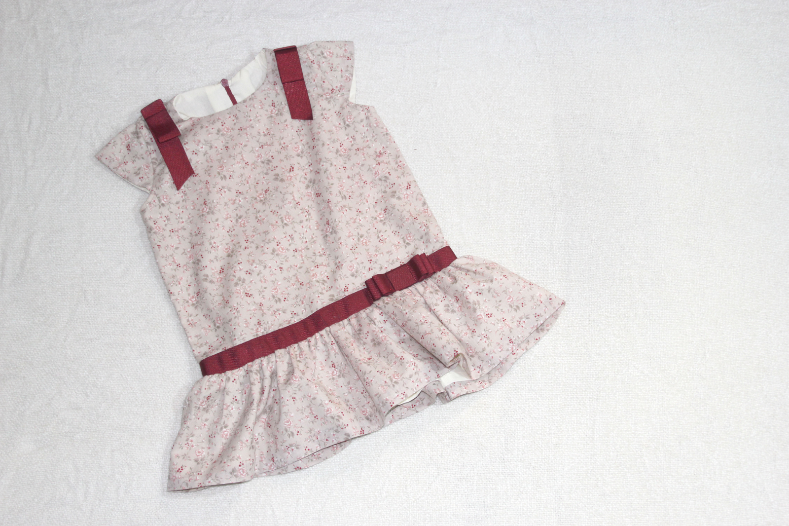 DIY Costura: Vestido de niña con cintura baja (patrón molde gratis)