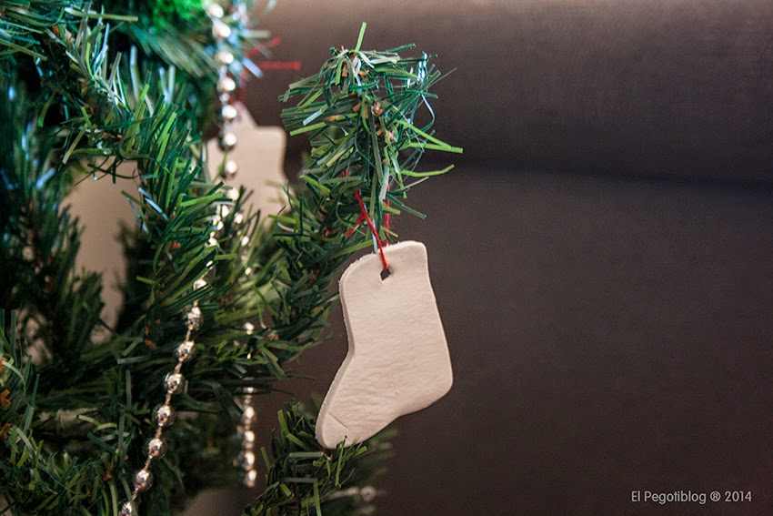 Decorar el árbol de Navidad con pasta de modelar