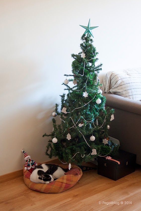 Decorar el árbol de Navidad con pasta de modelar