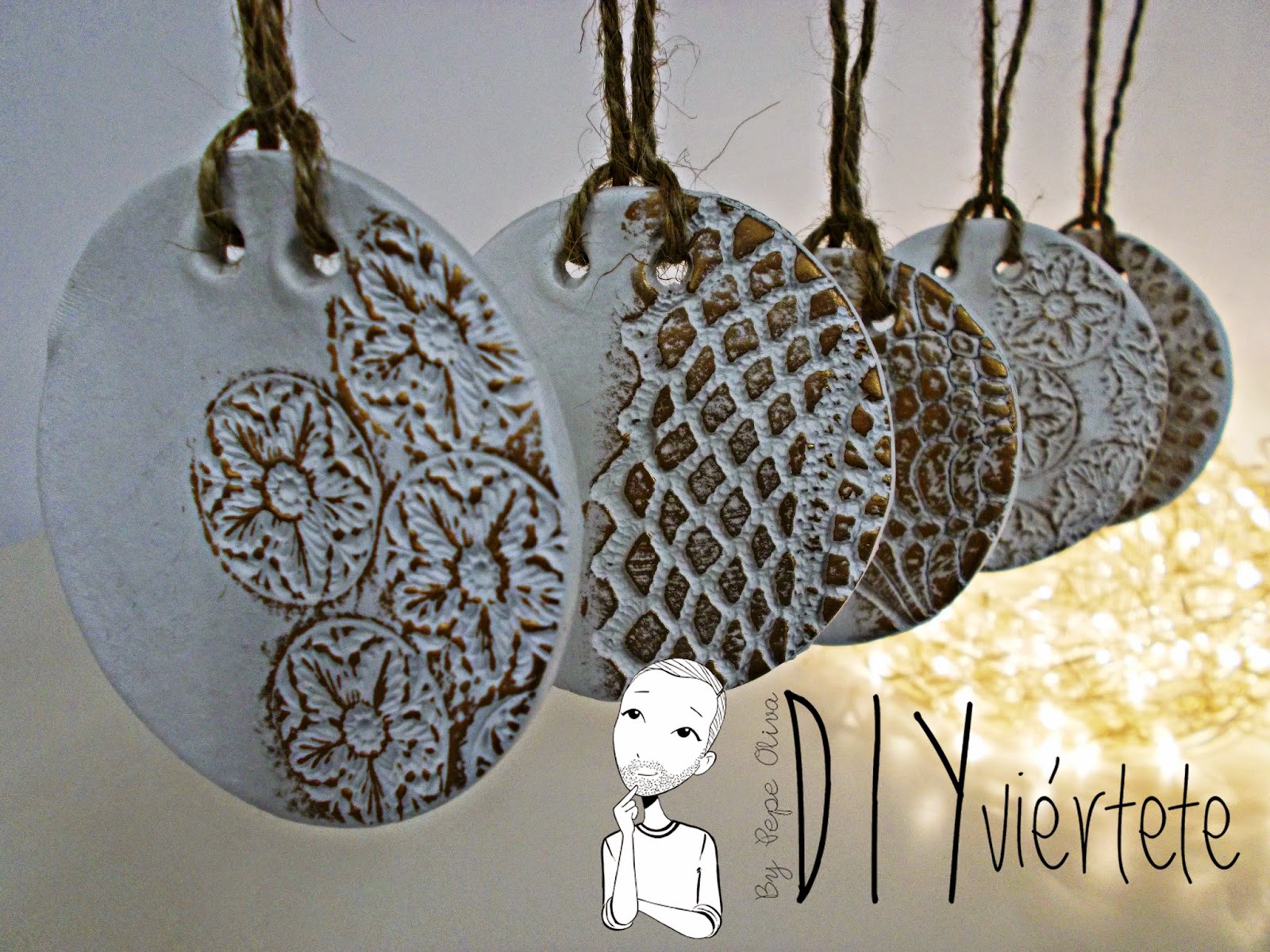 DIY-adorno navideño-ideas decoración-pasta de modelar-porcelana fria-fimo-arcilla polimérica-encaje-dorado-Navidad 1