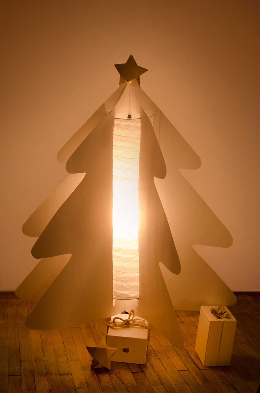 Fábrica de Imaginación DIY como hacer arbol de navidad con papel y una lampara