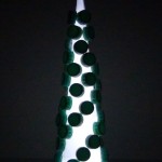 Árbol de Navidad con tapones de botellas de plástico