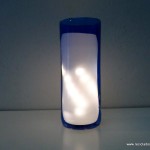Lámpara de sobremesa con botellas de plástico recicladas y LEDs