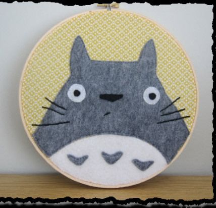 Totoro Hoop! ♥ https://felting.craftgossip.com/2013/10/02/totoro-hoop-felt-tutorial/