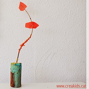 CreaKids: eco esculturas con troncos, hilos, fieltro y ramas