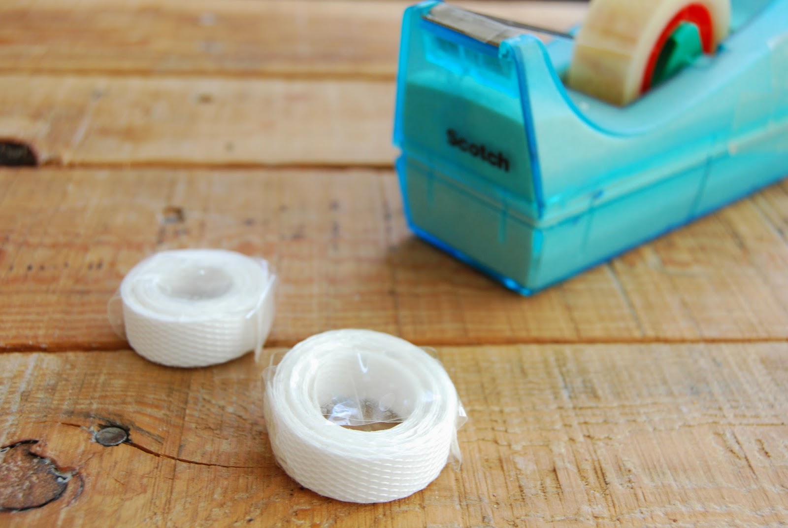 Cómo hacer un yo-yo con cinta de embalar. 