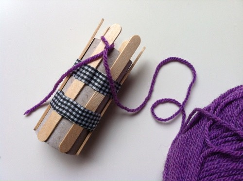 tricotin con tubo de cartón