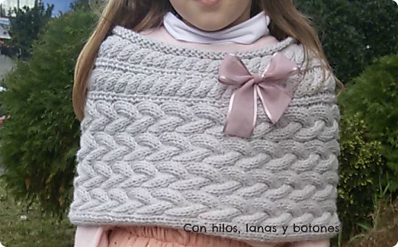 Con hilos, lanas y botones: capita Blair para niña