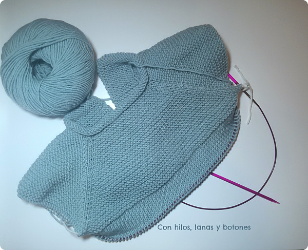 Con hilos, lanas y botones: DIY cómo hacer una chaqueta de punto para bebé