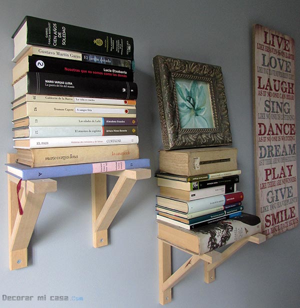 Una estantería para libros con escuadras