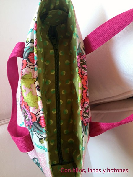 Con hilos, lanas y botones: Tote bag con cremallera | Bolso Tula Pink