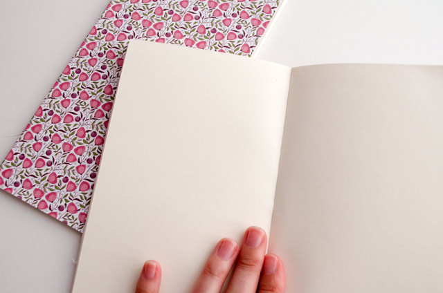 DIY cuaderno con encuadernación pegada
