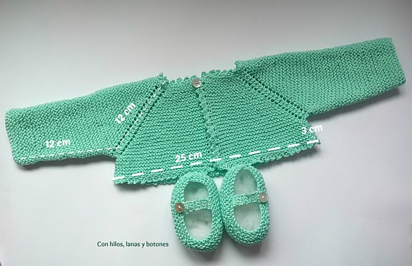 Con hilos, lanas y botones: DIY cómo hacer una chaqueta a punto bobo para bebé