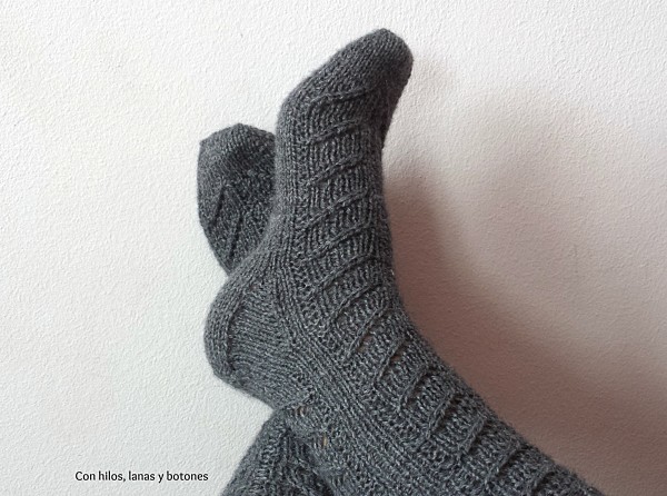 Con hilos, lanas y botones: Calcetines calados (toe-up heel flap & gusset socks)