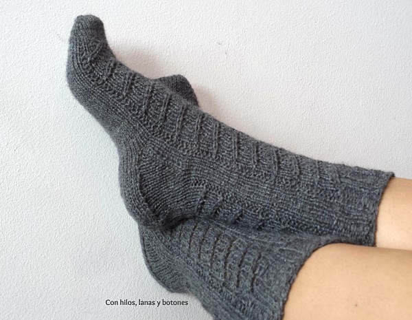 Con hilos, lanas y botones: Calcetines calados (toe-up heel flap & gusset socks)