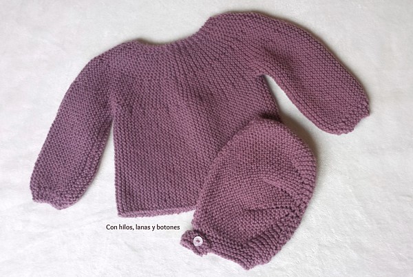 Con hilos, lanas y botones: Conjunto malva para bebé (braguita, chaqueta y capota)