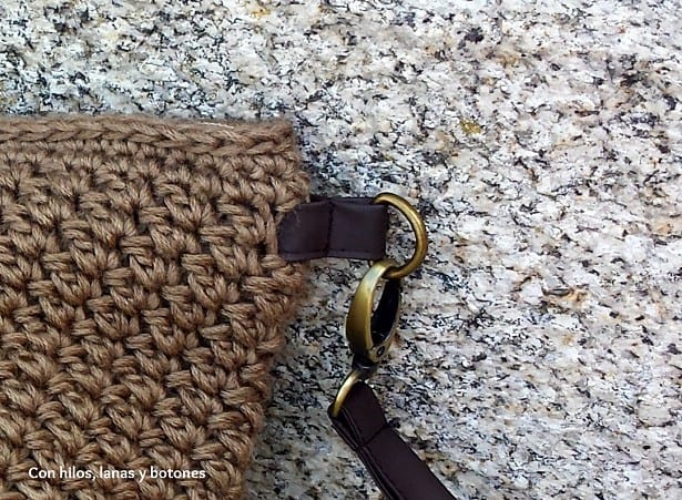 Con hilos, lanas y botones: clutch de ganchillo Suzette (patrón gratis)