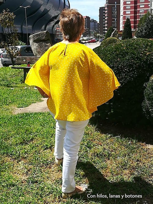 Con hilos, lanas y botones: Blusa circular amarilla
