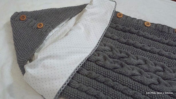 Con hilos, lanas y botones: Saco de punto para bebé