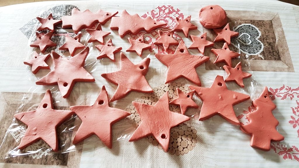 adornos de Navidad con pasta para modelar - la coleccion de adornos DIY en color terracota