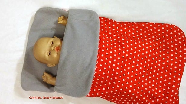 Con hilos, lanas y botones: Arrullo de estrellas con cremallera para bebé (patrón gratis de colours for baby)